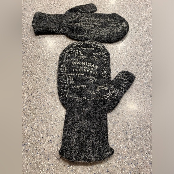 Michigan mittens, wool, warm and conversation piece! - Picture 1 of 6